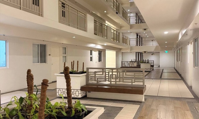 Kapitolyo Condo | Aesthetic Cozy Apartment Condo With Pool Balcony & Deck