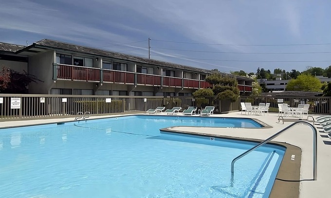 West Bellevue Hotel | Affordability Meets Comfort at Red Lion Hotel Bellevue! Pool, Pet-Friendly