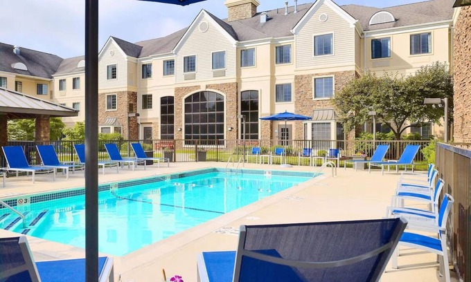 The Galleria Hotel | Affordable Accommodation w/Full Kitchen! Close to Houston Zoo! Parking Included