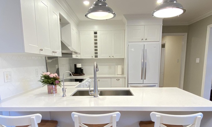 Barrie House | Affordable and Spacious 2 bedroom house in a quite neighborhood and all amenties