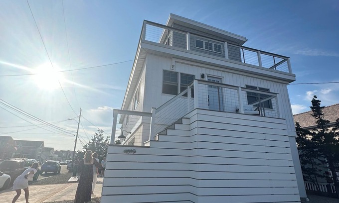 Ship Bottom House | Affordable BoHo Beach House, 1st floor unit. Sleeps 6