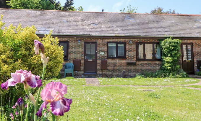 Freshwater Cottage | AFTON DAIRY COTTAGE, family friendly, with a garden in Freshwater
