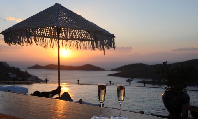 Vourkari Hotel | Aigis Suites