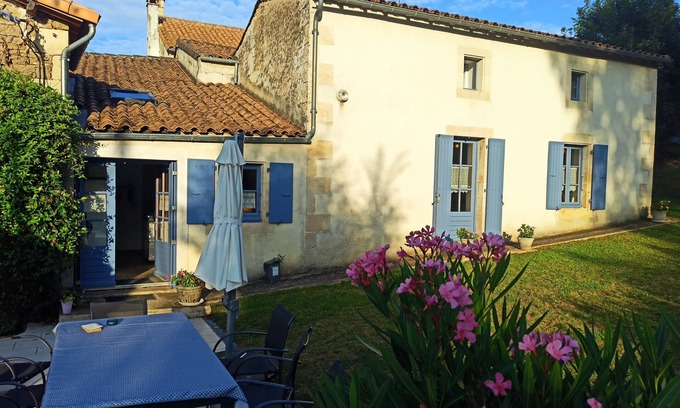 Aigonnay Cottage | Aigonnay: Country Cottage/Gite - AIGONNAY