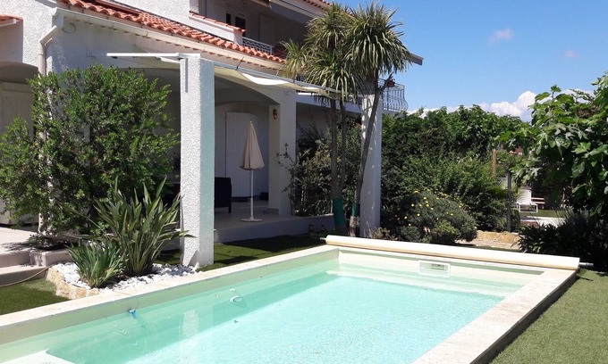 Six-Fours-les-Plages Apartment | Air conditioning studios in Villa, SIX FOURS pool 400m from the sea, 25mn walk from Sanary