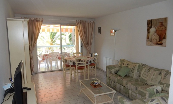 Cavalaire-sur-Mer Apartment | AIR-CONDITIONED APARTMENT WITH SWIMMING POOL IN RESIDENCE