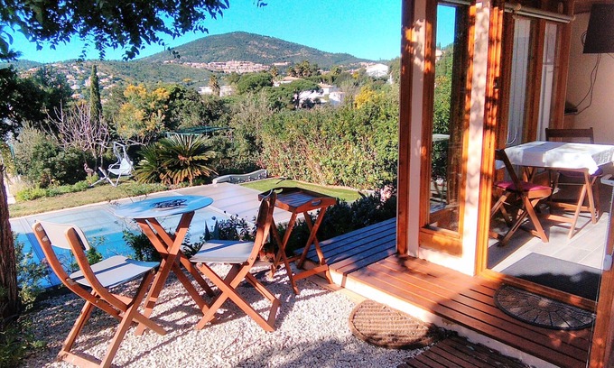 Les Issambres Ski Chalet | AIR-CONDITIONED CHALET FOR 2 PEOPLE, QUIET LOCATION, WALKING DISTANCE TO SHOPS AND BEACHES