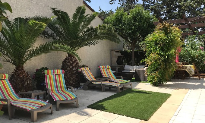 Aigues-Mortes Villa | AIR CONDITIONED DETACHED VILLA 3 MINS WALK BEAUTIFUL MEDIEVAL TOWN AIGUES MORTES