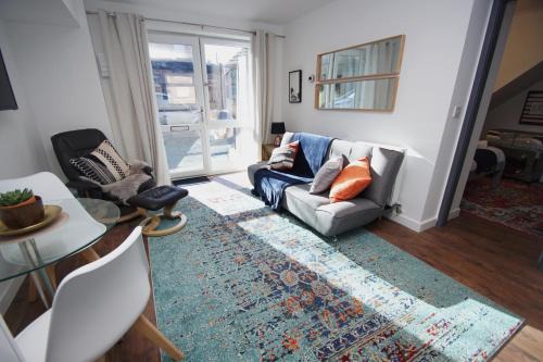 Offerton Apartment | Air Host and Stay - Apartment 4 Broadhurst Court sleeps 4 minutes from town centre