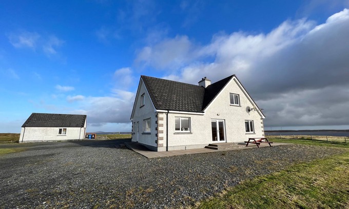 Homore Cottage | AIRIGH NAM FIADH, family friendly, with open fire in Creagorry