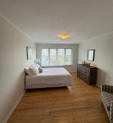 Terra Nova Apartment | Airport Manor Unit 4, 2 Bedroom Apartment