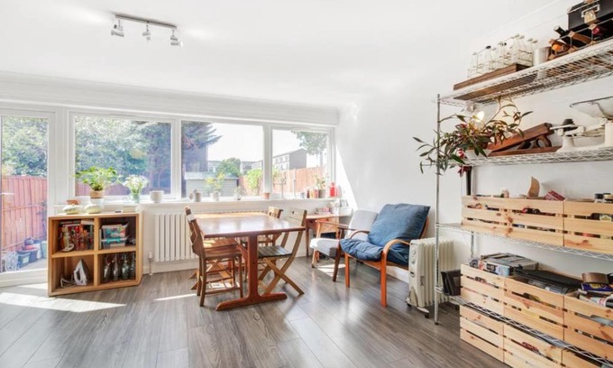 Bow Apartment | Airy 2bed flat in East London with Large Garden