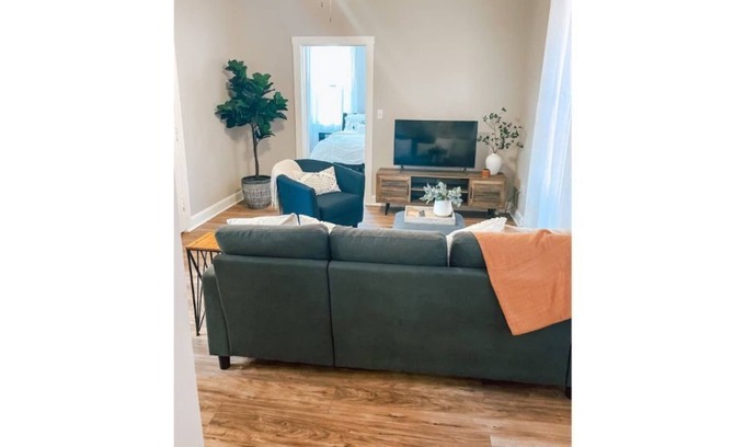 CUF Apartment | Airy Apartment in Clifton/OTR