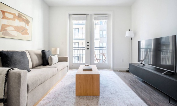 Hancock Apartment | Airy Central Austin 1BR w/Pool, Gym & W/D, nr U. Texas, by Blueground