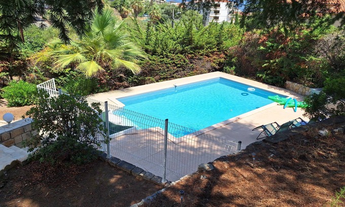 Ajaccio Apartment | Ajaccio 2 bedroom flat in villa, private swimming pool in garden, nearby beach