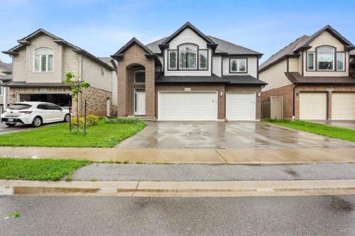 Niagara Falls Villa | AK Luxury Villa