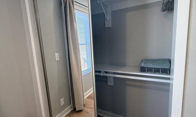South Central Omaha Apartment | Aksarben Living Close to UNO