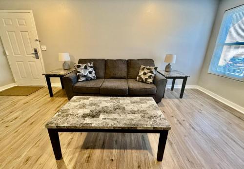 South Central Omaha Apartment | Aksarben View Gem-Near UNO