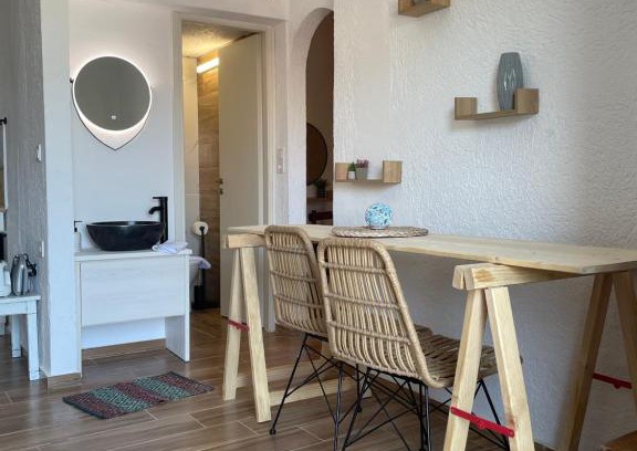 Mavrikiano Apartment | Akti Posidonos (2)