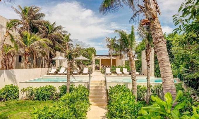 Akumal Apartment | Akumal Bay With Access To The Beach 7 Rooftop Pools
