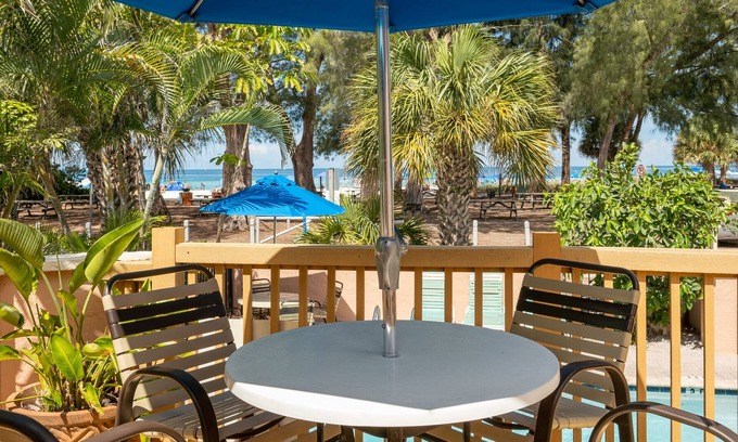 Holmes Beach Condo | Alamanda Villas 2 Beach Side Condo With Heated Pool