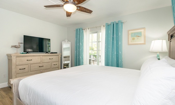 Holmes Beach Condo | Alamanda Villas 7 Beach Side Condo With Heated Pool