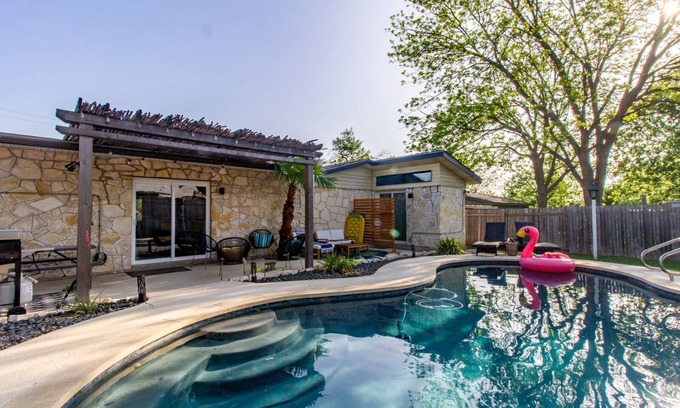 North San Antonio - SAT House | Alamo City Oasis, private pool and close to all the sights