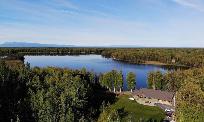 Willow Bed & Breakfast | *Alaska's Heritage B&B * Large Groups * *Adult Only * Lakefront *