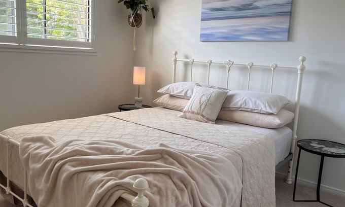 Sunrise Beach Apartment | 'Alba Bella' ~ Tranquil Sunrise Beach Apartment.nCosy~ Elegant~Modern~Spacious
