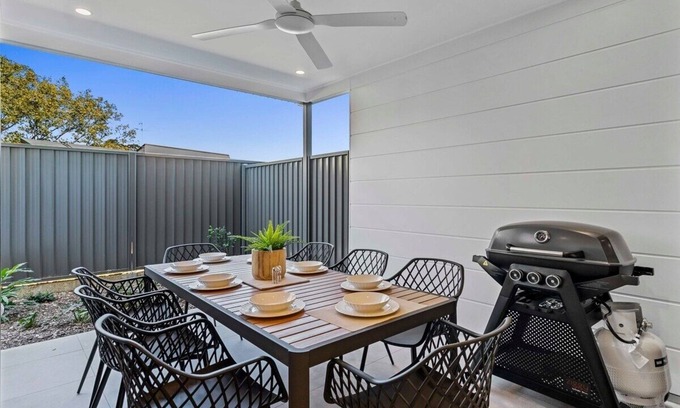 Albany Creek House | Albany Creek Retreat - 4BR Brand New Family Haven