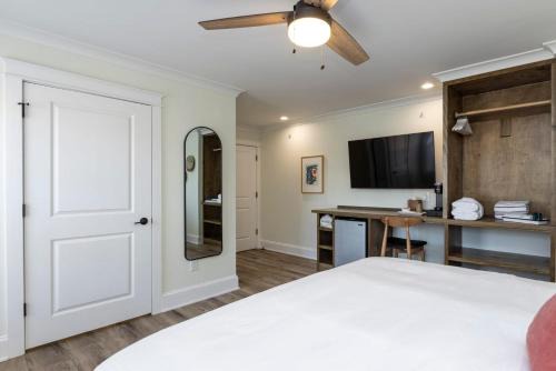 Northeast Virginia Beach Hotel | Albermarle #202 Inn at Old Beach