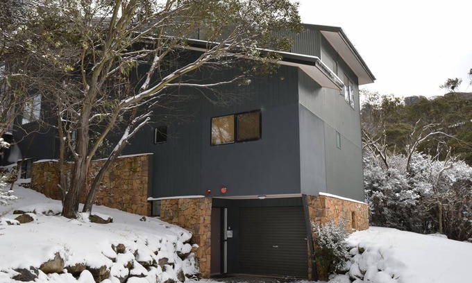 Thredbo Ski Chalet | Albina Chalet ideally situated in Thredbo's Crackenback Ridge.