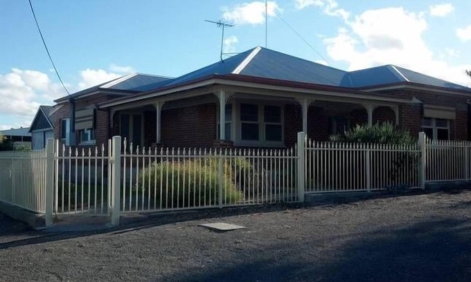 Dalrymple House | Alby's on Towler Street