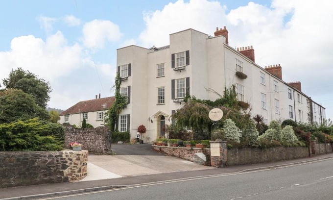 Alcombe House | Alcombe House