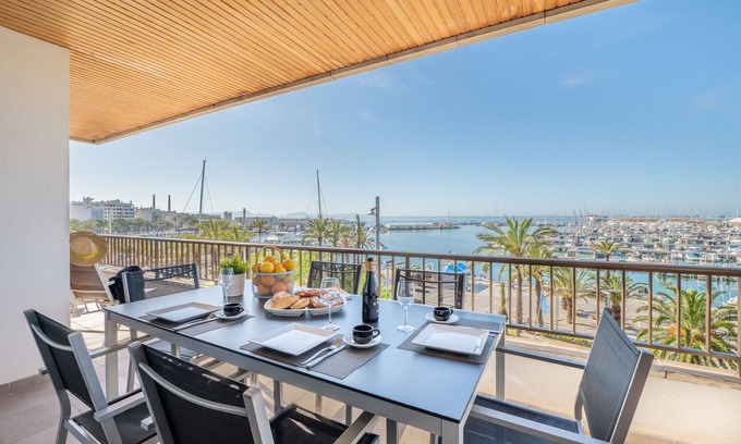 Alcudia Apartment | Alcudiamar etvpl/12507 Fantastic apartment with sea views on the seafront