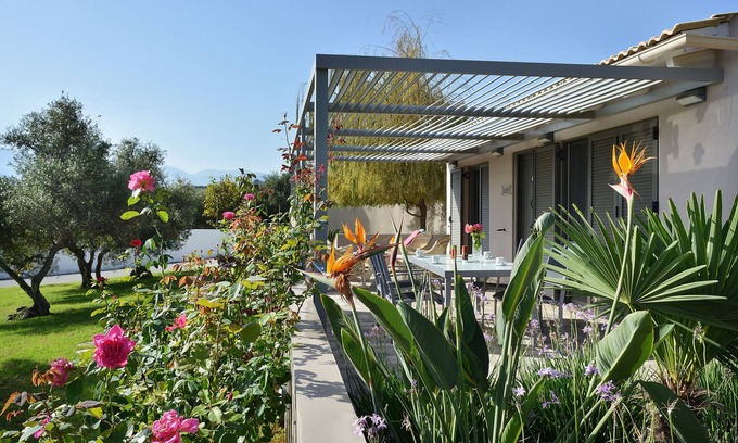 Kato Stalos Apartment | Alexandra's garden house