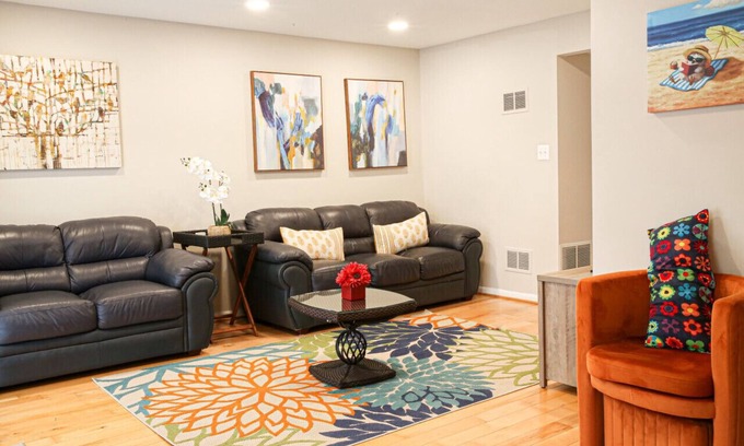 Landmark House | Alexandria Charming Townhome-3BR with free parking
