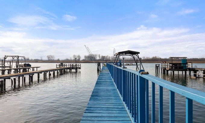 Pearl Beach Apartment | Algonac 2BR on the North Channel with Boat Parking