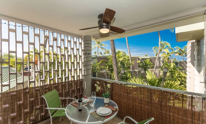 Kailua-Kona Condo | 🌴Alii Villas 301 Lovely garden unit with partial ocean view from the lanai. 🌴