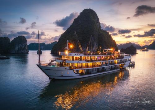 Ha Long Boat Rental | Alisa Premier Cruise