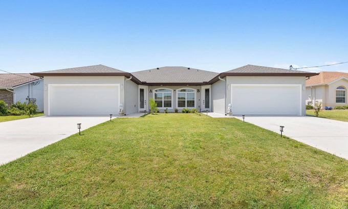 Palm Harbor House | All Beautiful 8 bedroom 4 bath Villa Sleeps 19 near beach and Golf