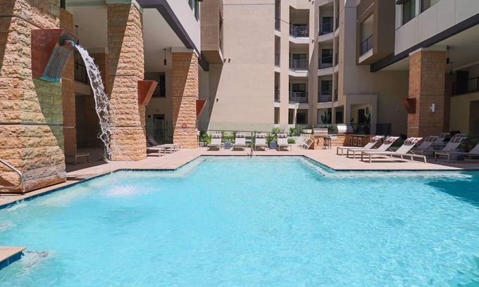 North Scottsdale Condo | 》All-In-One Comfort 》Pool Access 》 Office Space 》Washer/Dryer