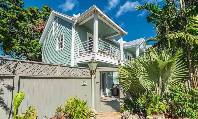 Downtown House | *ALL TOGETHER NOW @ OLD TOWN* Three Homes & Pools + LAST KEY SERVICES…