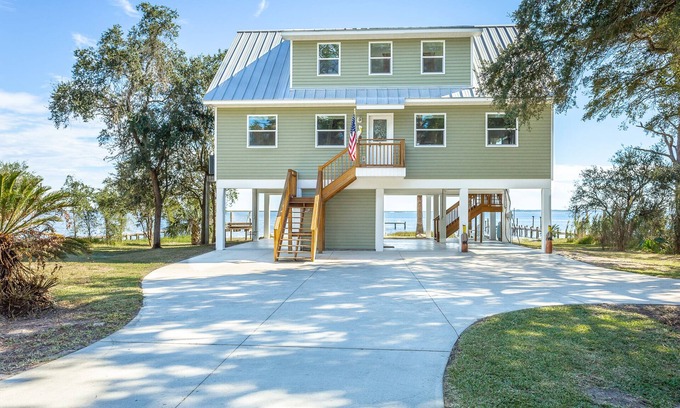 Carrabelle House | Allure- Beautiful 4BR/2BA house on the bay