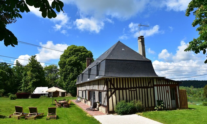 Asnieres Cottage | Alluring Cottage in Asnières with Terrace