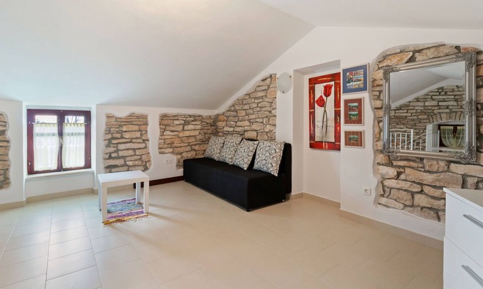 Krmed House | Alluring Holiday Home in Rovinj with Private Terrace