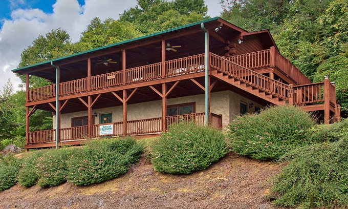 Maggie Valley House | Almost Heaven "The Cliffs" Amazing views, 2 stories.