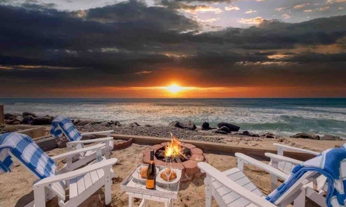 South Oceanside House | "Aloha Beachfront Oceanside"