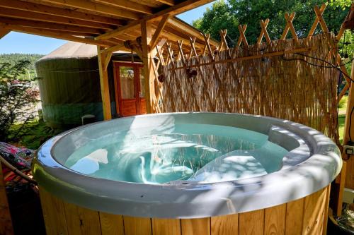 Andrychow House | Aloha Glamp - okrągłe domki przy rzece - balia i sauna - Energylandia