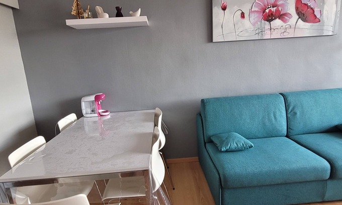 Cognet Apartment | Alpe d'Huez, cosy, south-facing studio with view, at the foot of the slopes